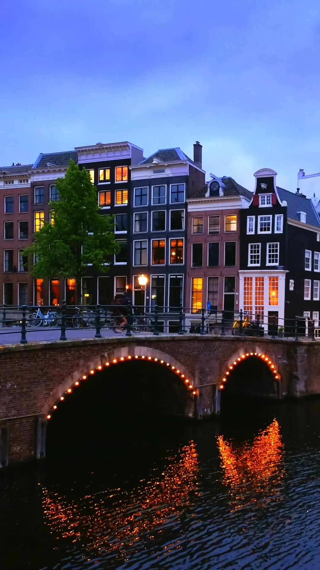 Amsterdam tiene algo peligroso: hace que quieras quedarte un poco más.

#abzturístico #másqueunarevista #Amsterdam