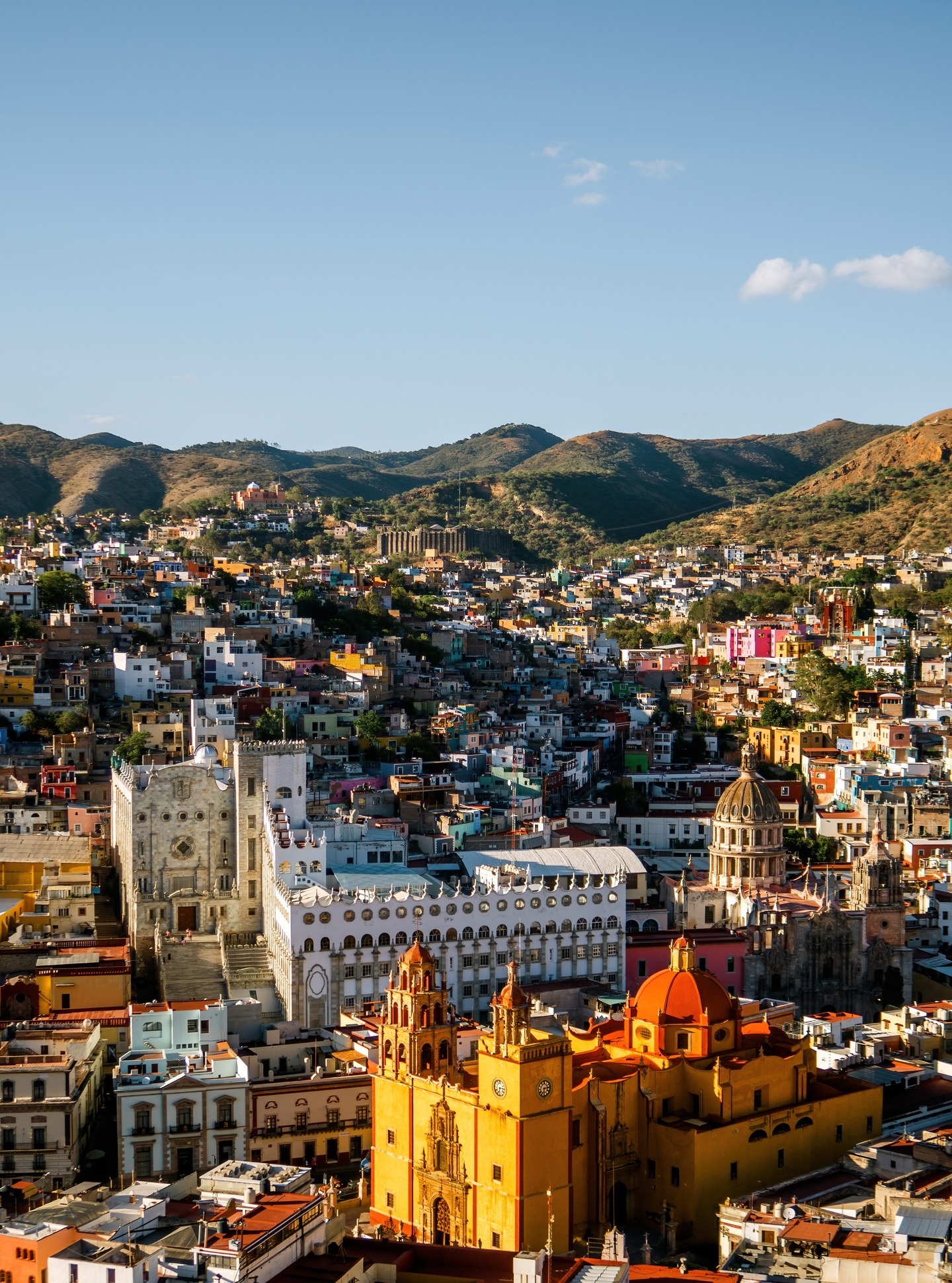 Viajar es la oportunidad que tenemos de salir de nuestra zona de confort. De atrevernos a ir más allá de lo que imaginamos. Probar nuevas comidas, admirar paisajes únicos y encontrar la respuesta a eso que deseábamos. 

#abzturístico #másqueunarevista #Guanajuato #view #traveler #viajero