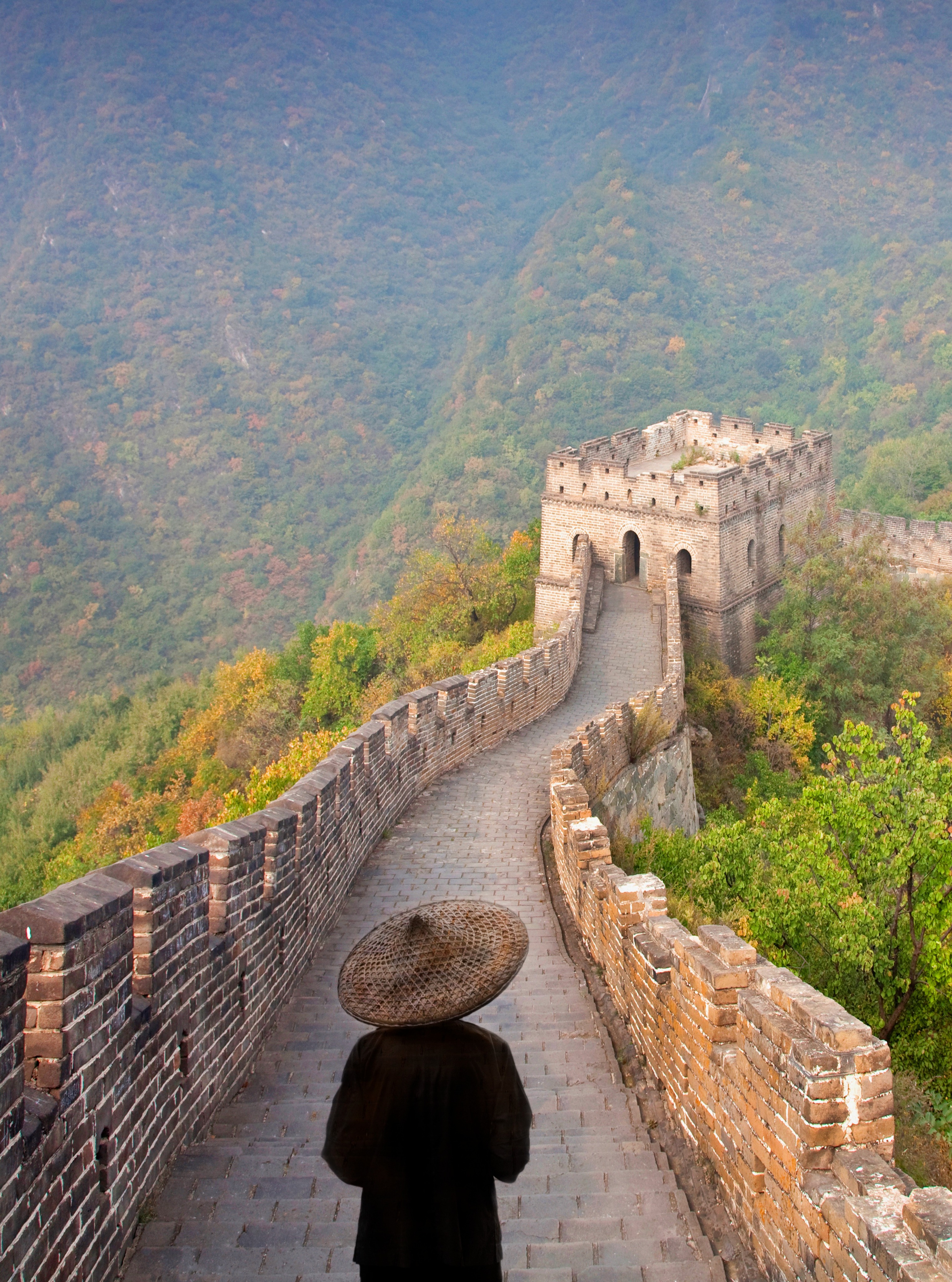 La Gran Muralla China es mucho más que una construcción monumental: es un símbolo de ingenio, resistencia y visión a lo largo de siglos. Serpenteando entre montañas, desiertos y llanuras, esta impresionante obra fue levantada para proteger, pero hoy representa la conexión entre la historia y la identidad de toda una civilización.

#abzturístico #másqueunarevista #China #viajeros