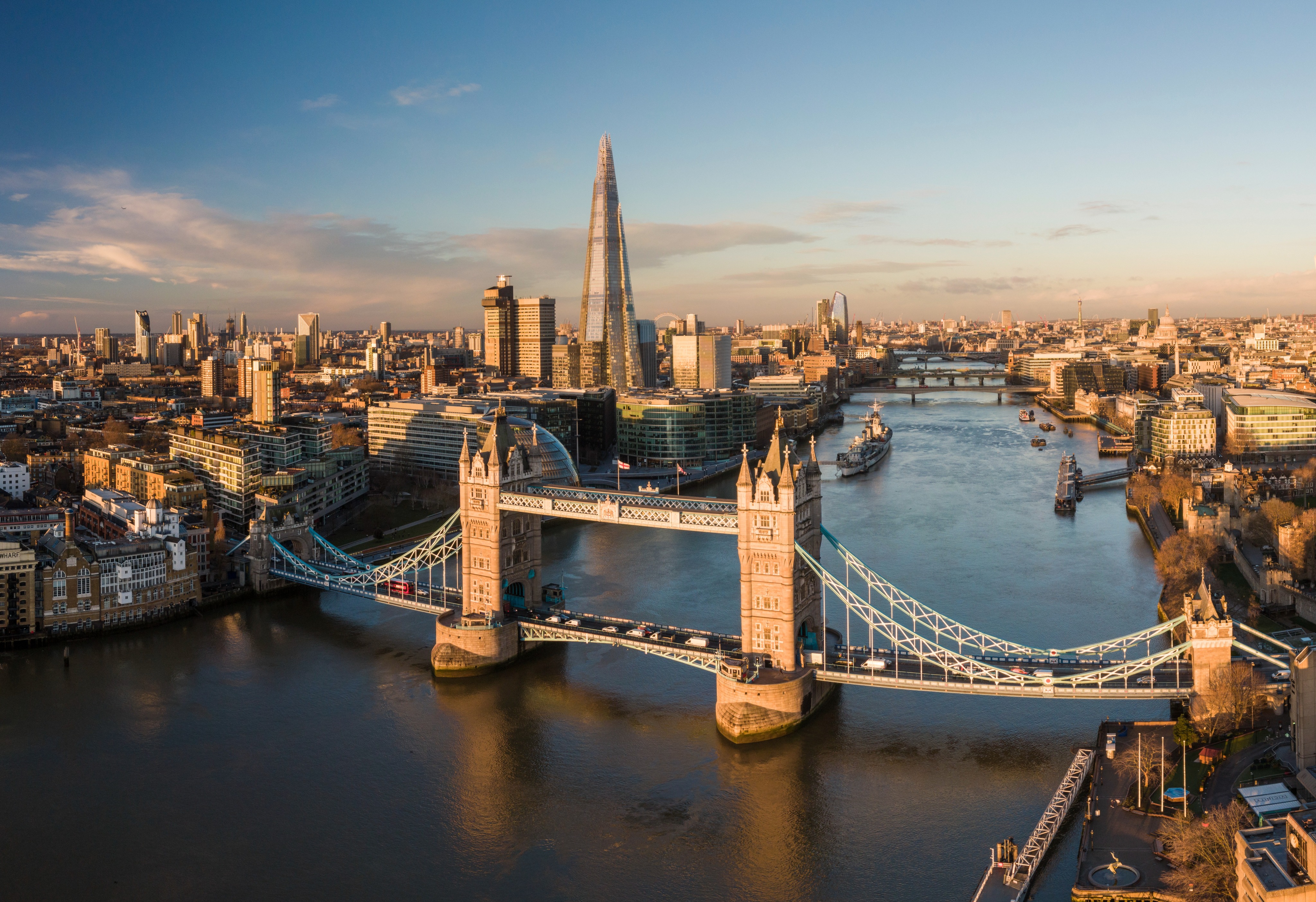 Londres es un lugar donde puedes perderte entre siglos de historia.

#abztuturístico #másqueunarevista #london
