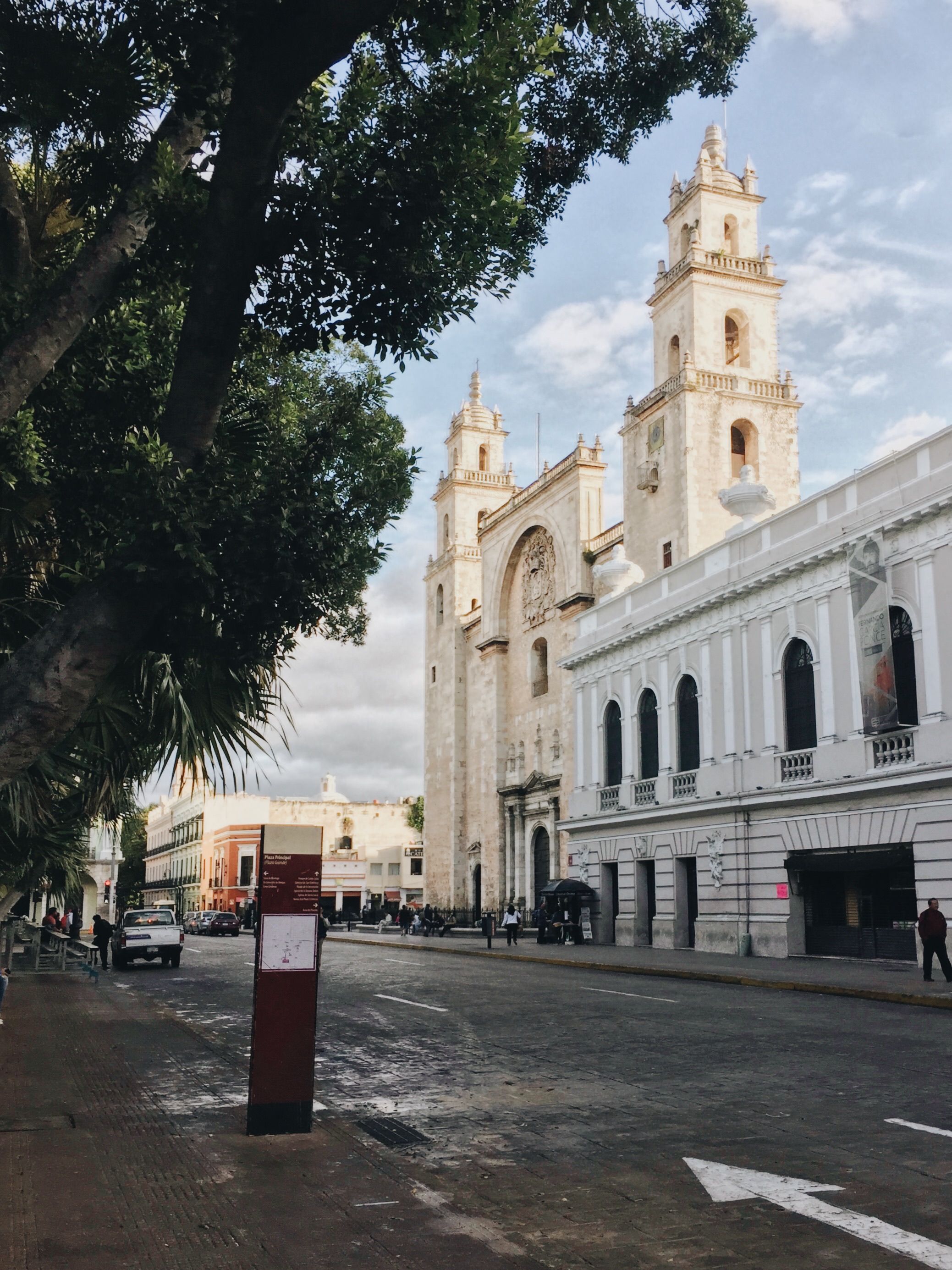 Un paseo por Mérida siempre es una buena ideal. 

#abzturístico #másqueunarevista #Mérida #Yucatán #traveler
