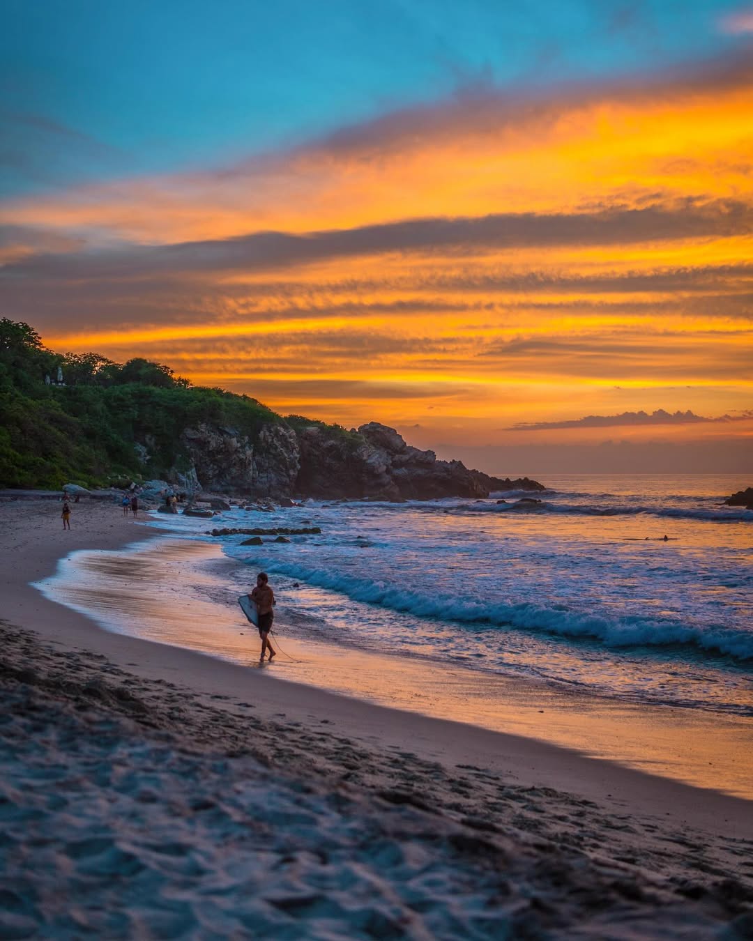 ¿Cuál su atardecer favorito?

📸: @balam_86

#abzturístico #másqueunarevista #Zicatela