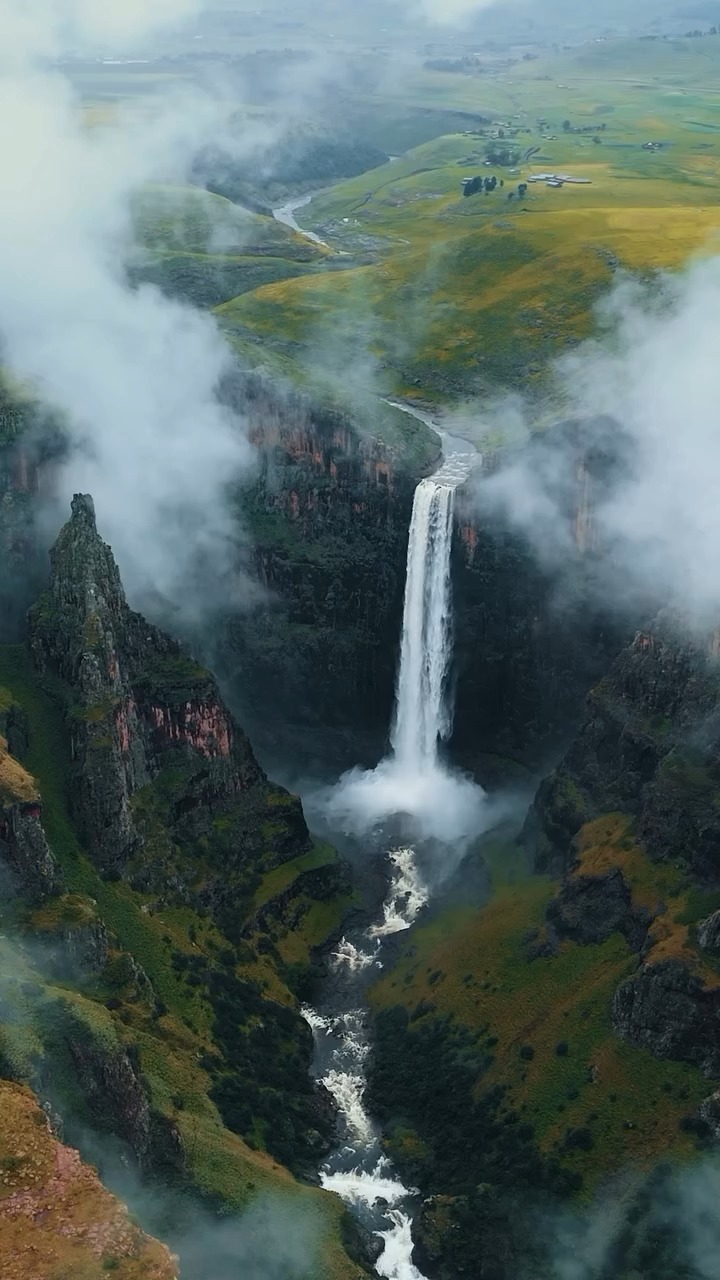 Las cataratas de Maletsunyane son uno de los tesoros naturales más impresionantes de Lesoto y una de las cataratas más espectaculares del sur de África.

Es un escenario ideal para el senderismo y para quienes desean descubrir paisajes naturales sorprendentes.

📸: @kamranonbike 

#abzturístico #másqueunarevista #cataratas
