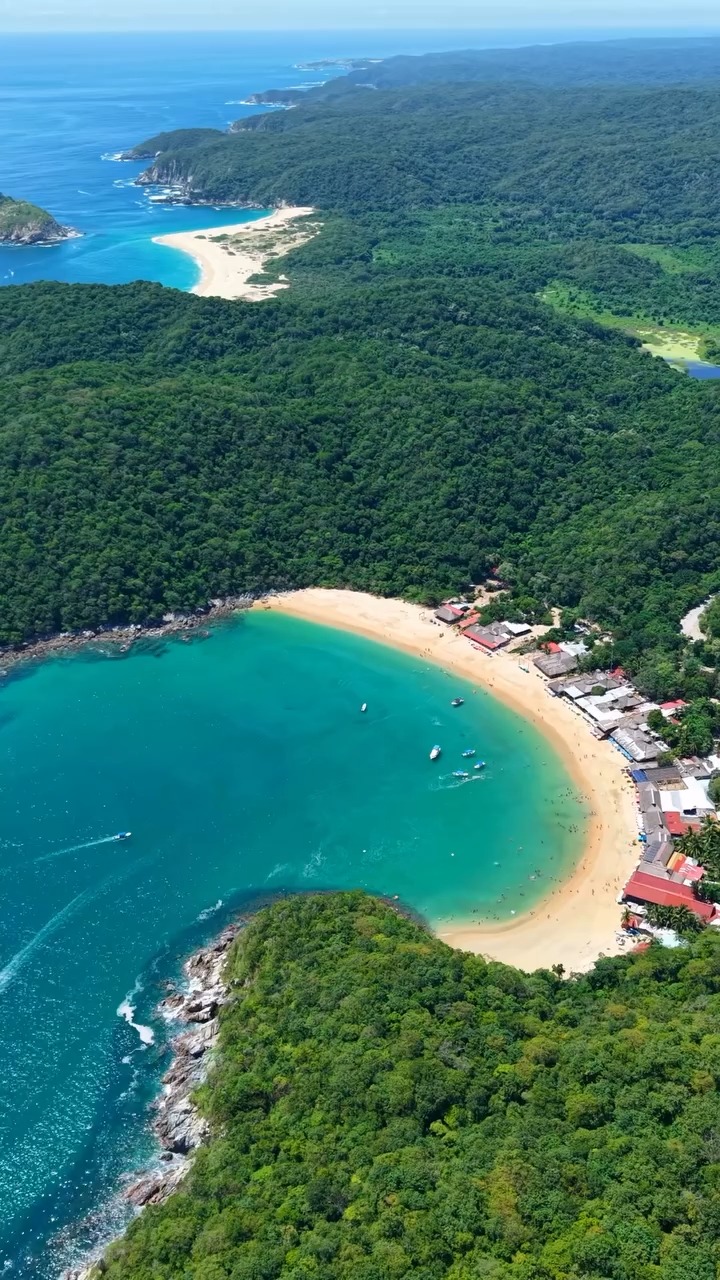La belleza azul de Oaxaca es ¡tan impresionante! ¿Será que es momento de realizar un viajecito a este destino?

📹: @huatulco.mio

#abzturístico #másqueunarevista #Huatulco #Oaxaca