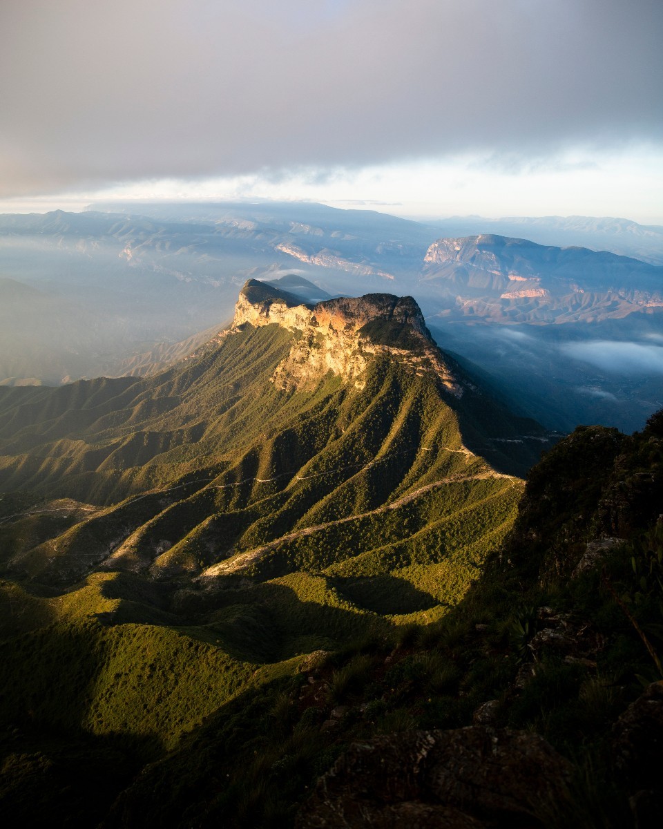 La Sierra Gorda es una de las regiones naturales más espectaculares y biodiversas de México, ubicada principalmente en el estado de Querétaro, aunque también se extiende hacia San Luis Potosí, Hidalgo y Guanajuato. ¿Se atreverían a ver sus panorámicas? 

📸: @sierragorda.ecotours

#abzturístico #másqueunarevista #SierraGorda #traveler #montains #nature #trip