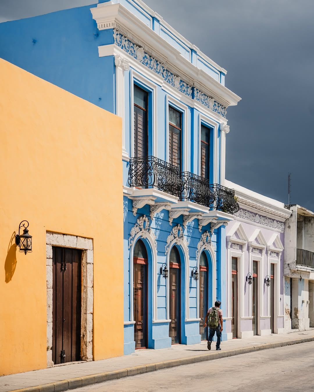 Las calles de Mérida siempre nos sorprenden a cada paso.

📸: @elodielepape

#abzturístico #másqueunarevista #Mérida #traveler
